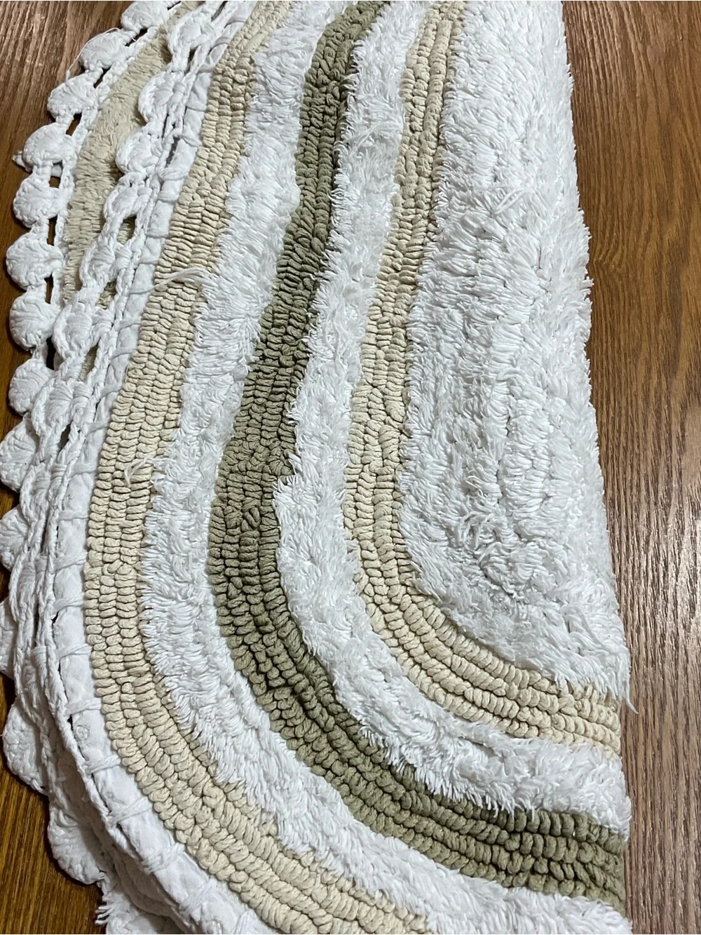 2 pc vintage Mid century Crochet Trim bathroom rug set - Cream & White